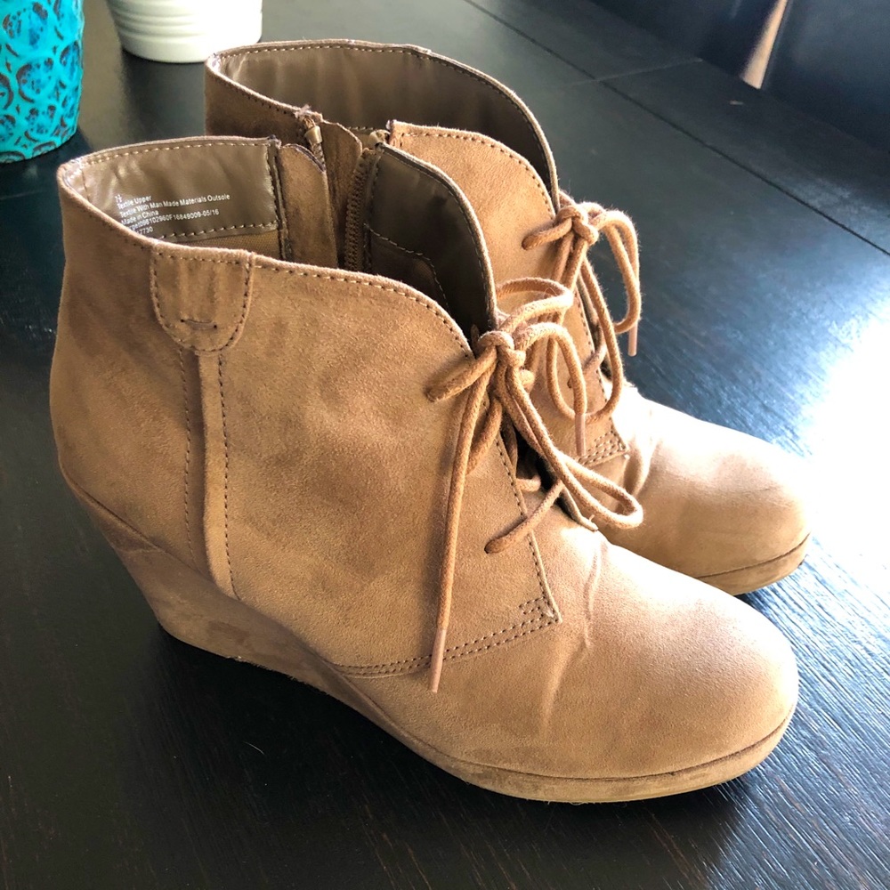 Light brown booties